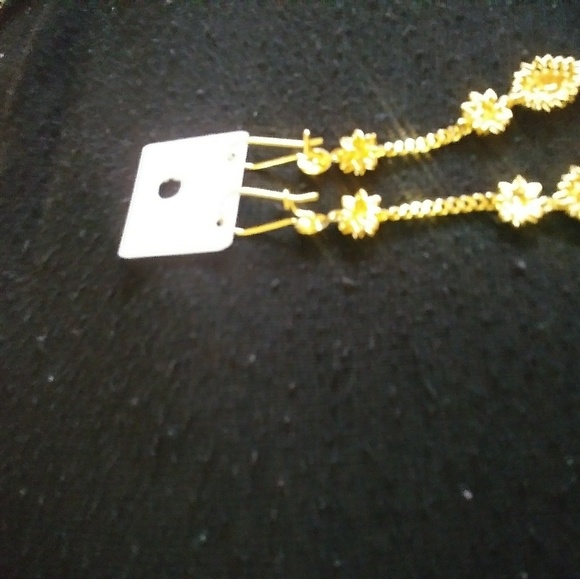 Earrings - Picture 2 of 3